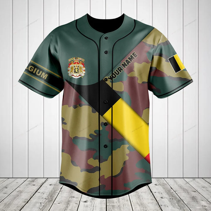 Mens Fashion Baseball Jersey - เสื้อเชิ้ตแขนสั้นลายกราฟิกธงเบลเยียมลายพราง พร้อมปุ่มปรับแต่งชื่อได้ แฟชั่นลำลองสำหรับผู้ชาย เสื้อทีมเบสบอลฤดูร้อน