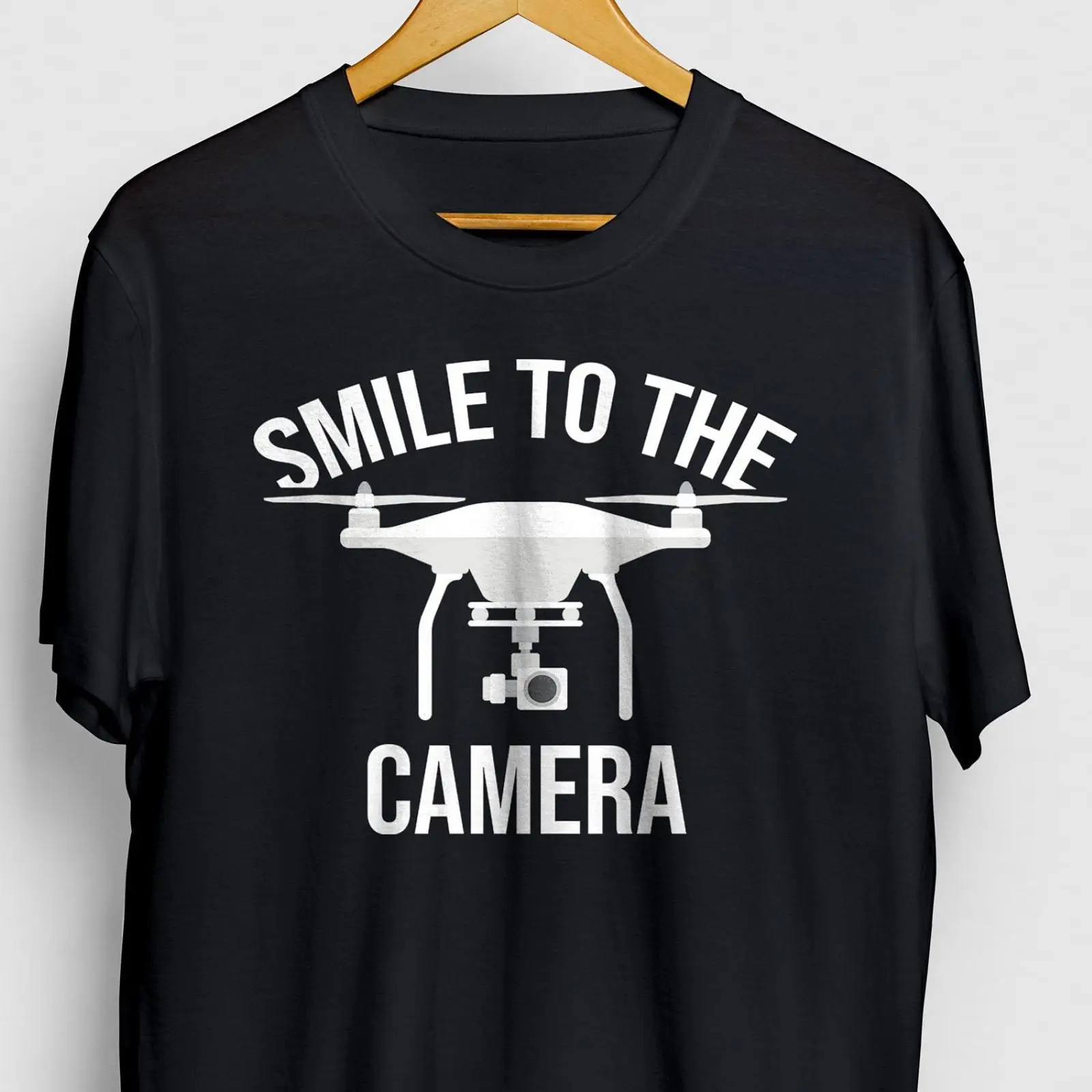 Men Fashion Photography - เสื้อยืดนักบินโดรน Smile To The Camera สำหรับถ่ายภาพทางอากาศ